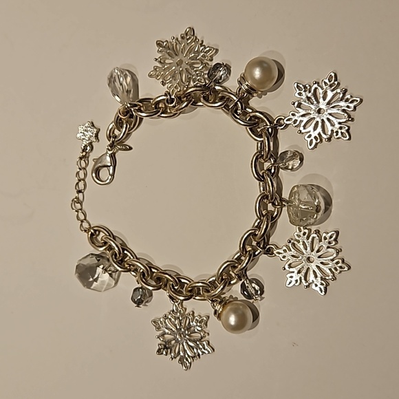 AVON Snowflake Silvertone 7.5" Bracelet - Picture 4 of 9
